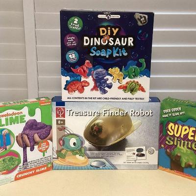 MMM181 Four Kids Activity Kits New