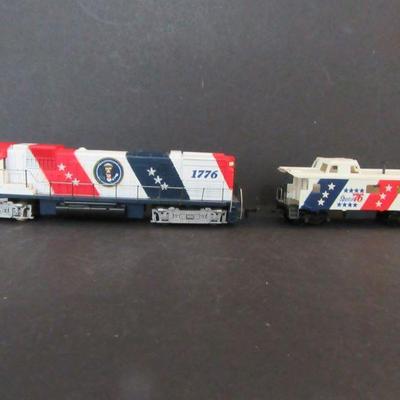 Vintage Tyco Bicentennial Spirit of '76 HO Locomotive & Caboose
