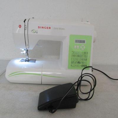 Singer Sew Mate 5400 Computerized Sewing Machine with 154 Stitch Applications