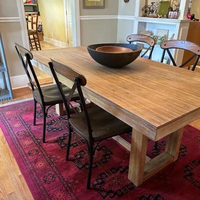 Table and chairs $565