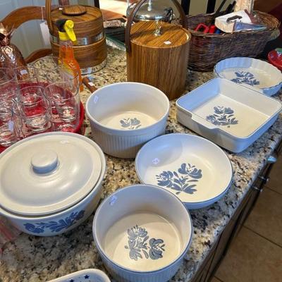6 pieces of vintage Pfaltzgraff stoneware 