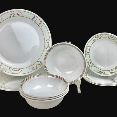 KEKU742 Vintage Corelle Hoola Hoops Pattern Dining Set	4 bowls, 4 small plates, 3 dinner plates
