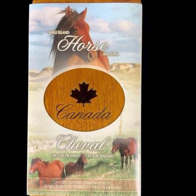TN123 2006 Horse Silver Canada Coins And Stamp Set In Wooden Box	
