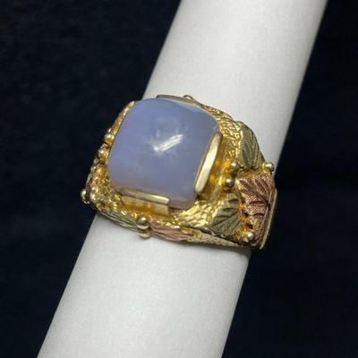 TN234 10k Three Tone Gold Ring With Blue Chalcedony Quartz Center	Sz 9.75
