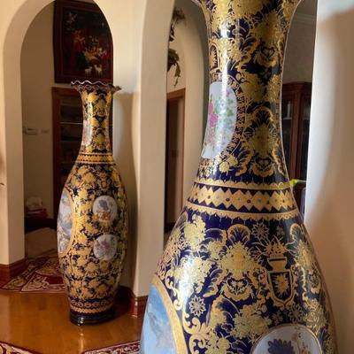 Two European vases 