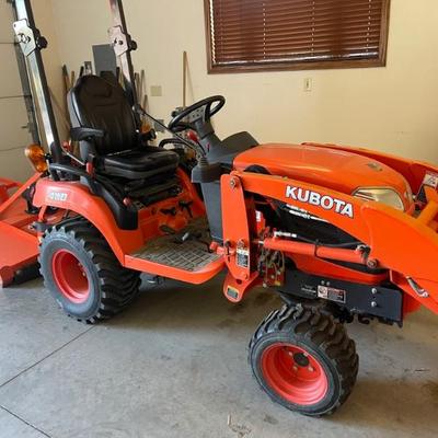 Kubota tractor like new !  Read description this is a bidding item 