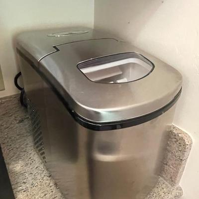 Ice maker 