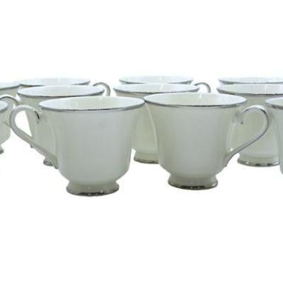 12 ROYAL DOULTON BONE CHINA TEACUPS IN PATTERN "CAROLYN"