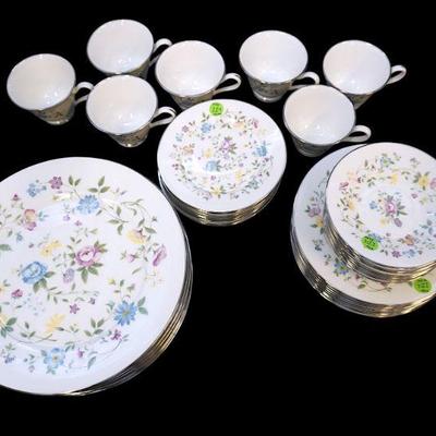 LENOX OXFORD BONE CHINA "GARDEN PARTY" - 42 PIECE