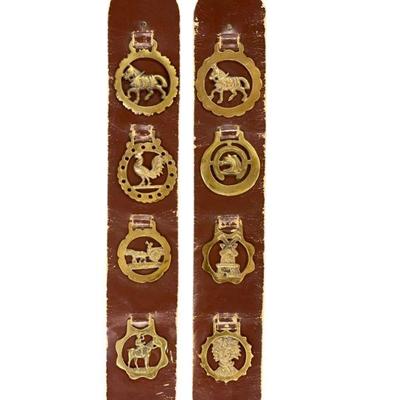PAIR OF VINTAGE LEATHER HORSE STRAPS WITH BRASSES