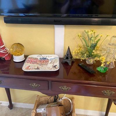 Queen Anne Style Sofa Table