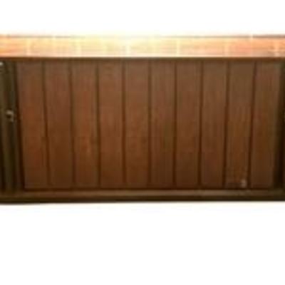 Mid Century Modern Zenith Stereo Turnable Console

Measures 64 x 21 x 28 inches. 