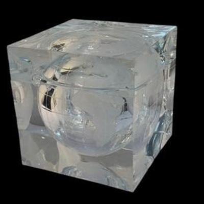 Vintage Pirelli Alessandro Albrizzi Lucite World Globe Ice Bucket

A dramatic square ice bucket crafted in lucite. The interior depicts a...
