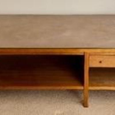 Paul McCobb for Calvin Coffee Table Leather Top Philippine Mahogany Brass Trim

Rare 1950s Paul McCobb leather top coffee table. Gorgeous...