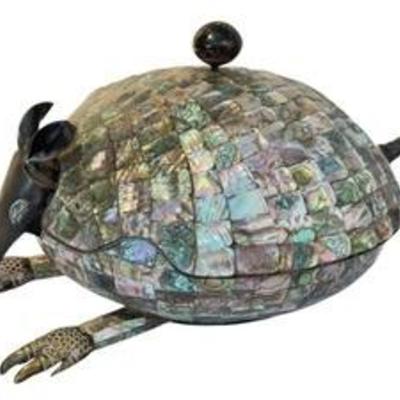 Vintage Hand Wrought Los Castillo Antonio Pineda Hermanos Taxco Armadillo Lidded Container

Amazing work of art! A spectacular fine...