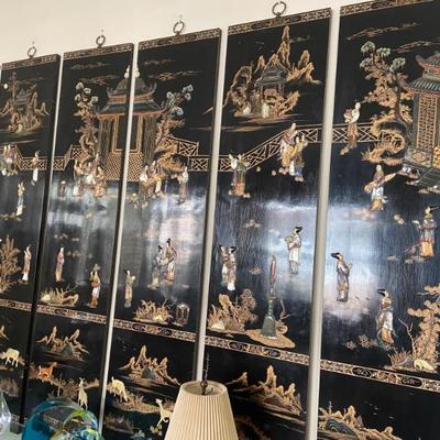 Have hinges to convert to standing screen