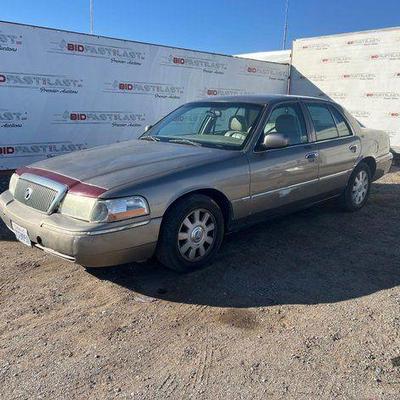 #102 • 2005 Mercury Grand Marquis
