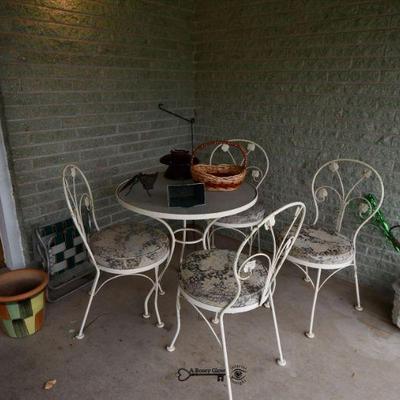 1296 front yard