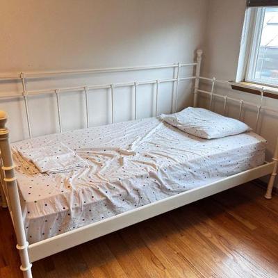 White Metal Daybed Frame w/ Twin Mattress & Cover	