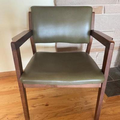 Vintage MCM Stout Chair Co. Chair – Wood & Olive Green Vinyl Seating	