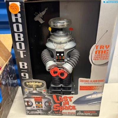 SCH019 -Lost in Space 11 Inch Robot B9 MIB action figure 
