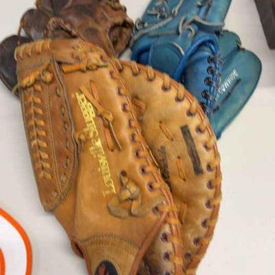 SCH021- Baseball Gloves