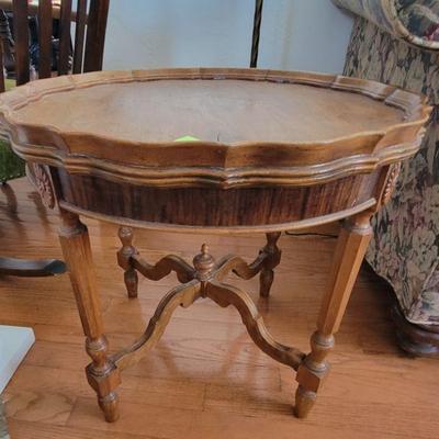 Pie Crust Table