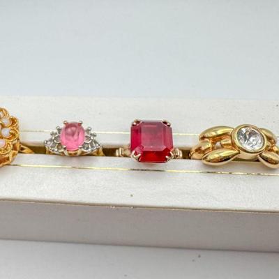 (4) Electroplated Rings with Faux Stones
A lot of four vintage electroplated rings with various faux gemstones. One ring appears to have...