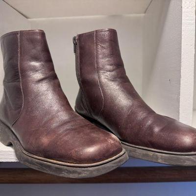 Pair Of Easy Spirit Low Cut Boots
