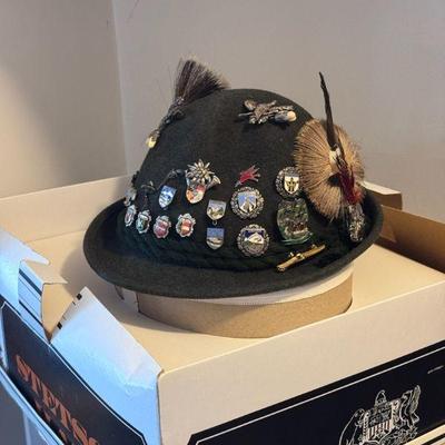 Oberland Cap With Pins
