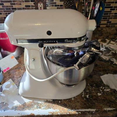 Kitchen - Aid Classic Plus Mixer w/ All attachments
