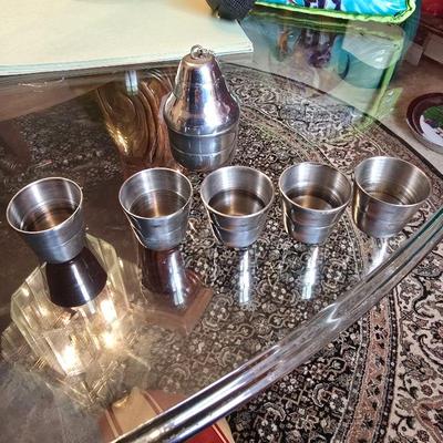 Six shot metal cups with holder 