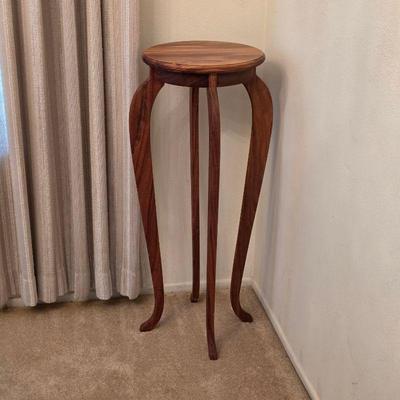 Pedestal table