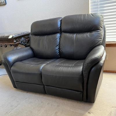 Recliner loveseat 