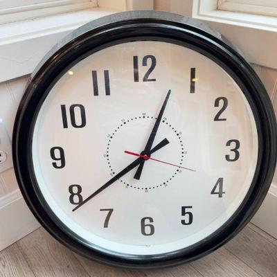 Large Modern Farmhouse Wall Clock – Magnolia-Inspired Hanging Décor	