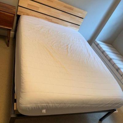 Memory Foam Mattress w/ Slatted Wood Headboard & Metal Frame	