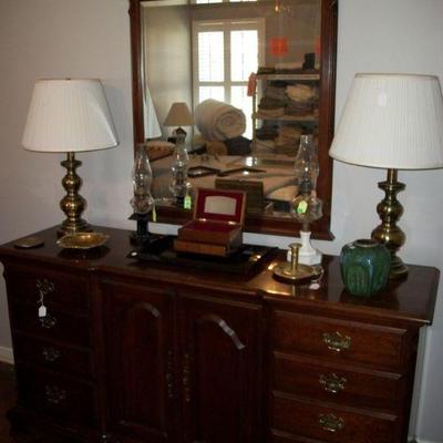 Dresser w/mirror