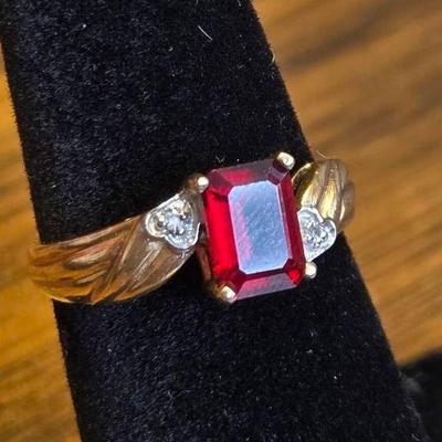 10K Ring with Diamonds