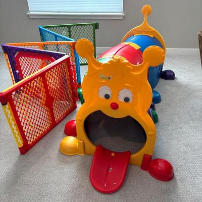 Lot #119 - Feber Gus Caterpillar Play Tunnel and Toddleroo by North States Superyard