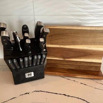 Lot #25 - Master Maison Knife Set and Wooden Magnetic Block