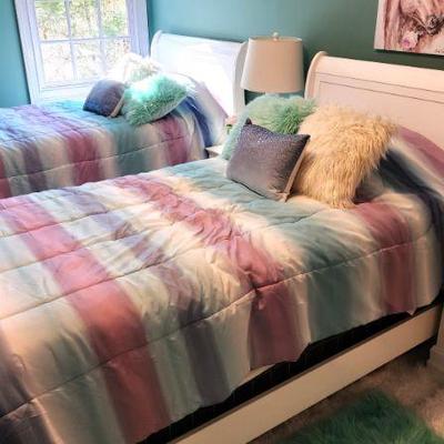 Very New Clean White Wood Bedroom Furniture (Twin Beds)