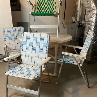 Round pvc table with five vintage aluminum folding chairs