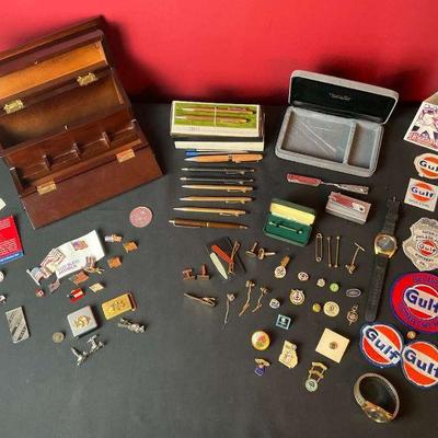Vintage collectibles and memorabilia lot