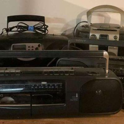 Lot of 4 vintage sony magnavox boomboxes