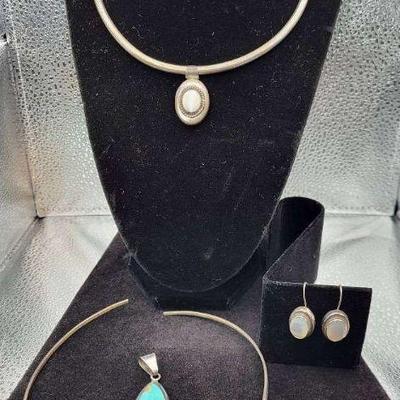 Sterling silver chokers 2 pendants & earrings