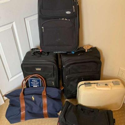 Luggage set with carry ons duffels, and vintage skyway piece