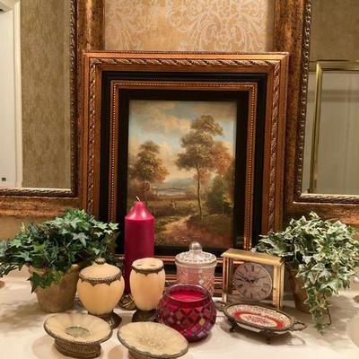 Lot of bathroom decor