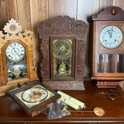 Antique and vintage clocks lot
