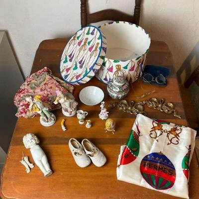 Eclectic lot of vintage items