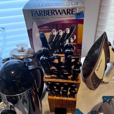 NEW IN BOX KNIVE SET